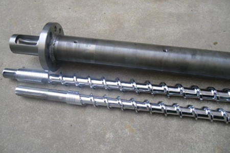 塑料擠出機(jī)機(jī)筒螺桿發(fā)貨前，廠家需要做哪些工作？